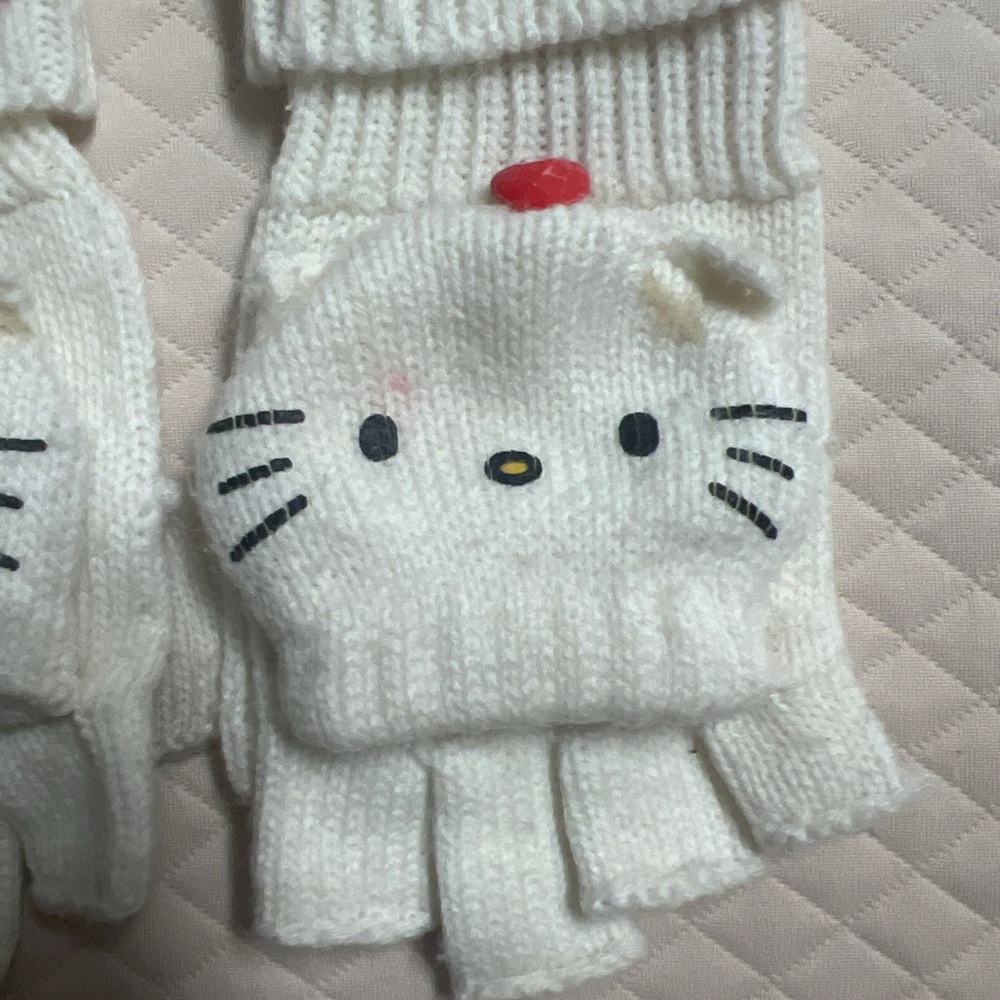 Hello Kitty Convertible Mittens - Picture 3 of 5